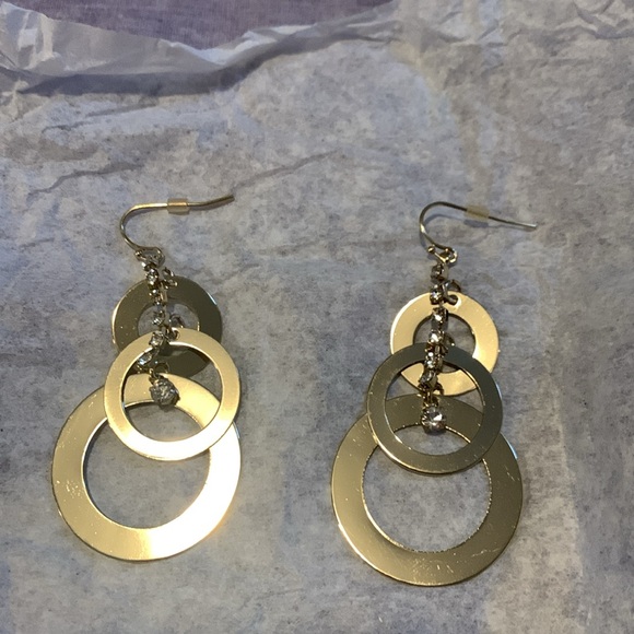 NWOT Avon Gold toned Earrings - Picture 2 of 4